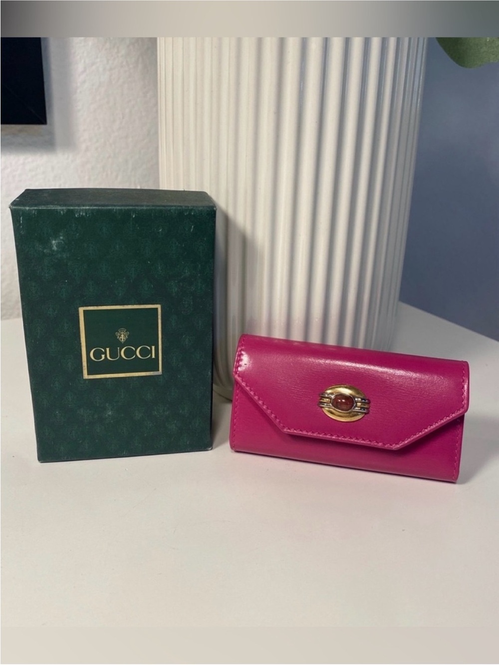 Gucci Fuchsia Leather cabochon Card Case with Gold-Tone Emblem vintage - Picture 2 of 9
